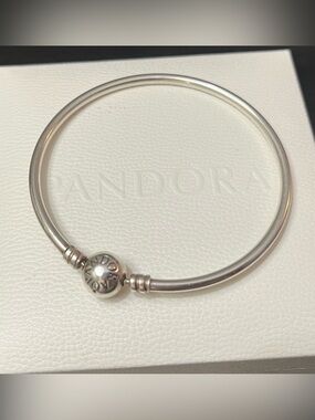 Pandora Logo Clasp Bangle - Sterling Silver